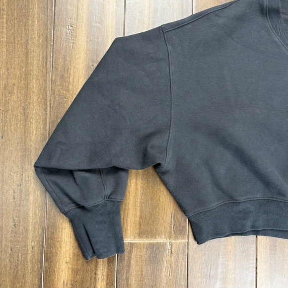 Women’s Izzue size XS Black V Neck crew Cropped Sweatshirt RSVD graphic grunge - Picture 2 of 12